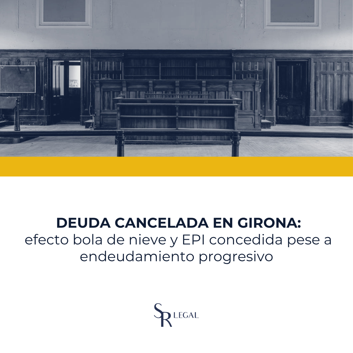 Abogado especialista en Ley de Segunda Oportunidad revisando historial de deudas